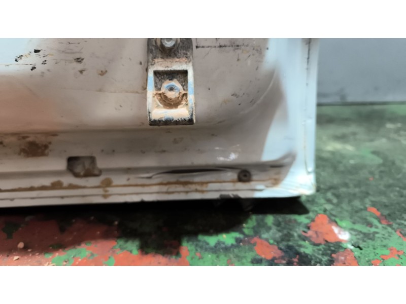 Recambio de puerta trasera derecha para iveco daily vi furgoneta 33s16, 35s16, 35c16, 40c16, 50c16 referencia OEM IAM   