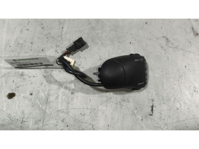 Recambio de mando radio para renault magnum ab 2005 12.8 diesel referencia OEM IAM 5010589997  