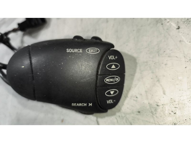 Recambio de mando radio para renault magnum ab 2005 12.8 diesel referencia OEM IAM 5010589997  