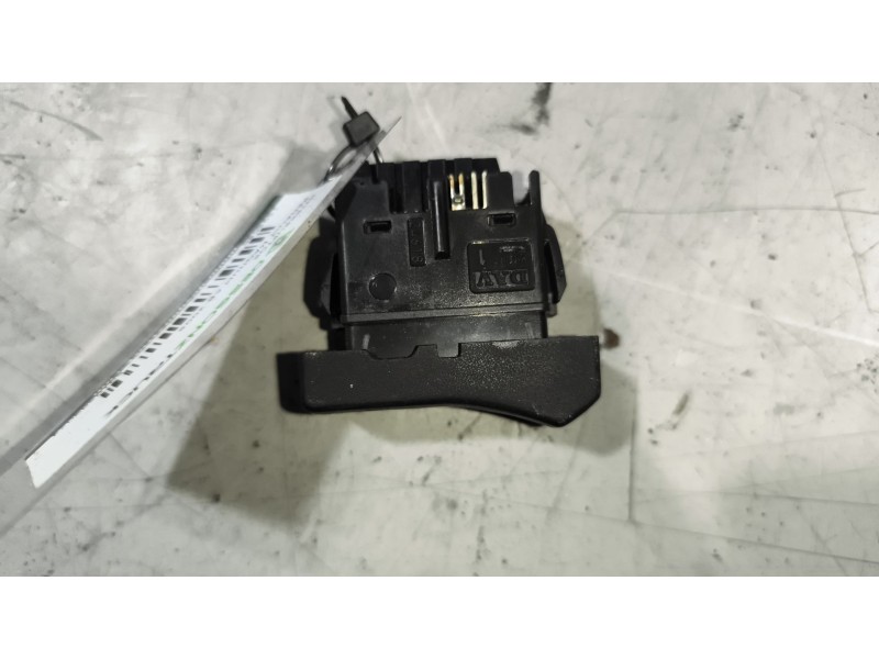 Recambio de interruptor para renault magnum ab 2005 12.8 diesel referencia OEM IAM 5010589024  