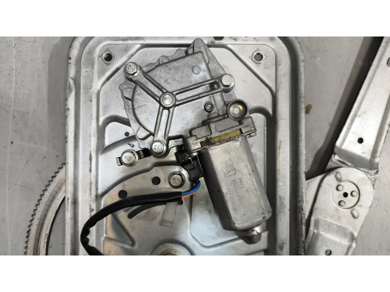 Recambio de elevalunas delantero izquierdo para scania serie 4 (p/r 164 l) 15.6 diesel referencia OEM IAM   