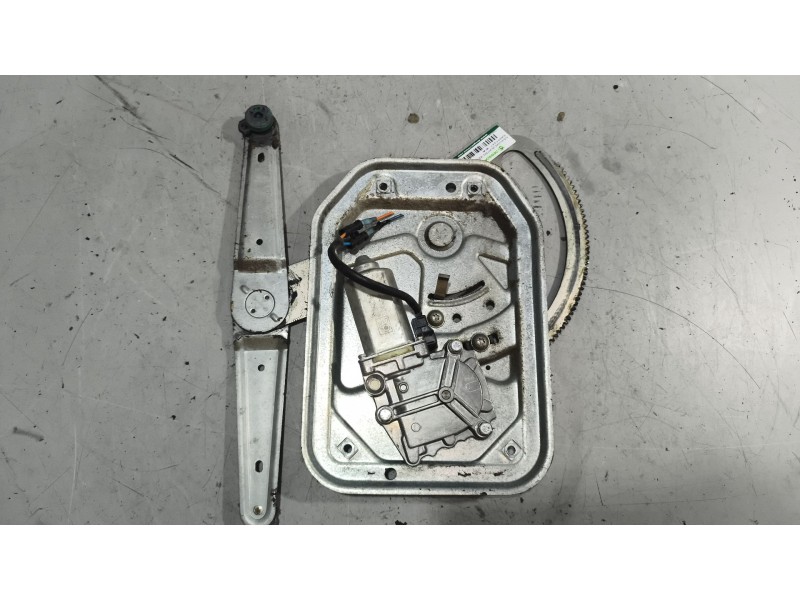 Recambio de elevalunas delantero izquierdo para scania p,g,r,t - series p 500, r 500 referencia OEM IAM   