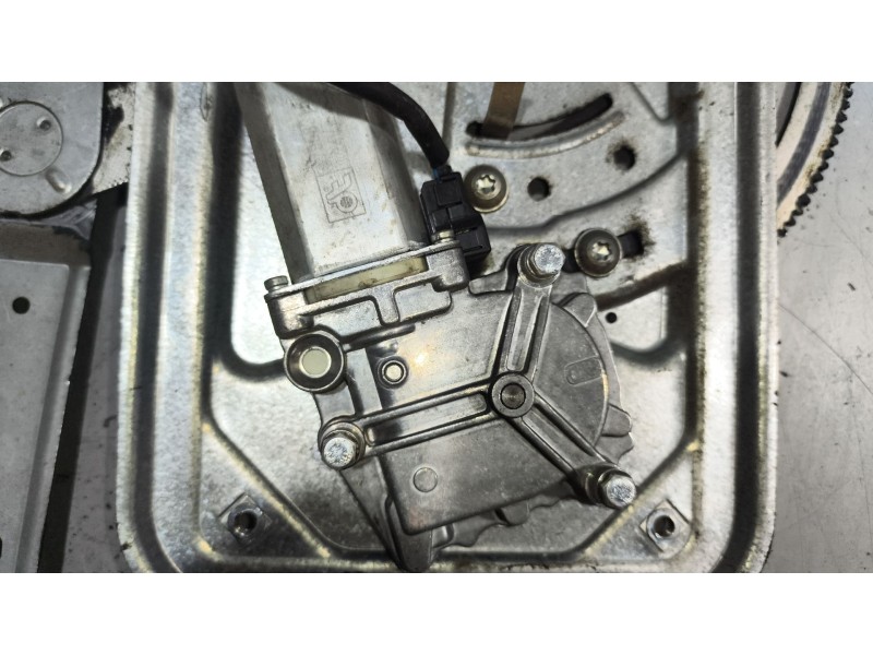 Recambio de elevalunas delantero izquierdo para scania p,g,r,t - series p 500, r 500 referencia OEM IAM   