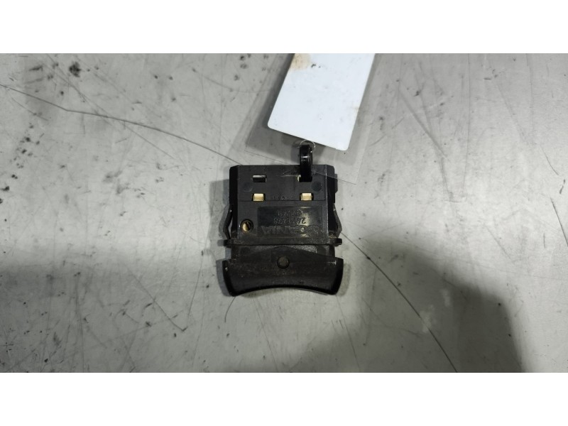 Recambio de mando elevalunas delantero izquierdo para scania p,g,r,t - series p 500, r 500 referencia OEM IAM 1421856  