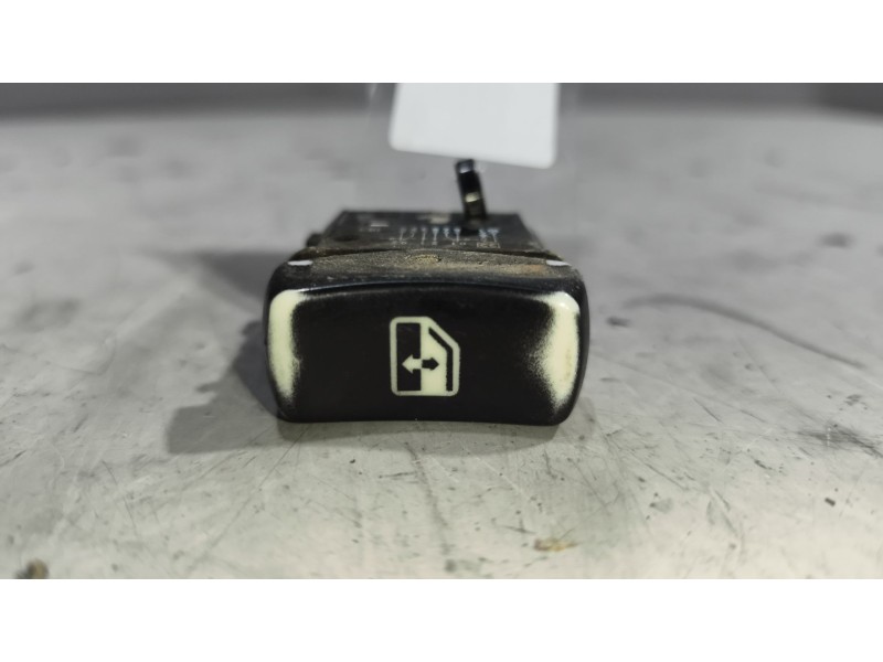 Recambio de mando elevalunas delantero derecho para scania p,g,r,t - series p 500, r 500 referencia OEM IAM 1421856  