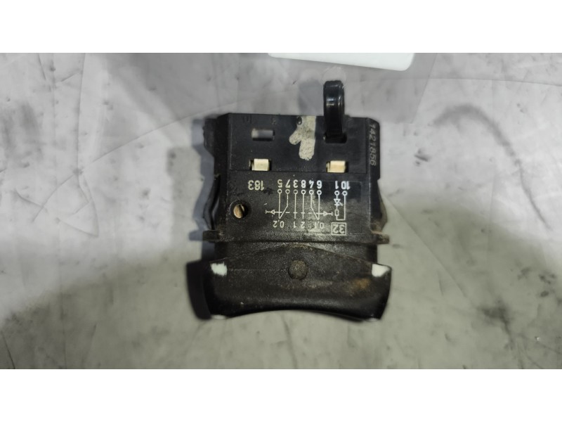 Recambio de mando elevalunas delantero derecho para scania p,g,r,t - series p 500, r 500 referencia OEM IAM 1421856  