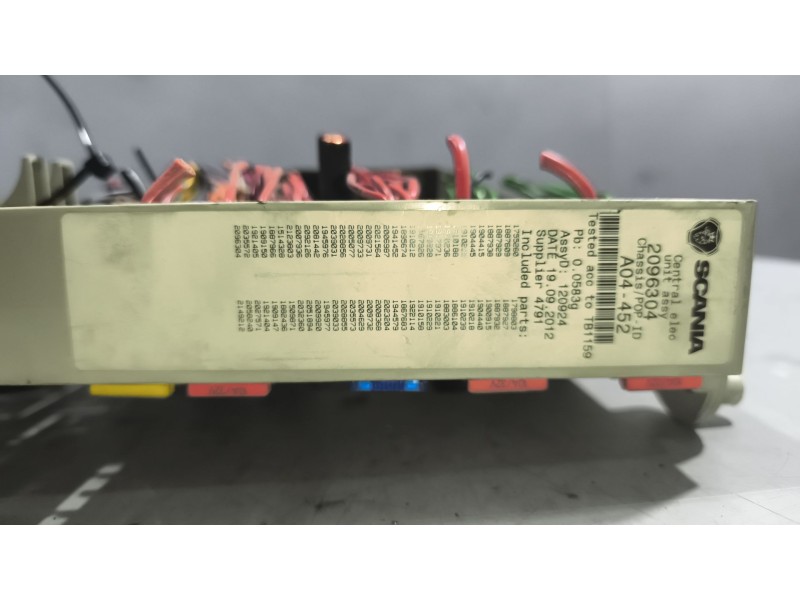 Recambio de caja reles / fusibles para scania r i r 500 referencia OEM IAM 2096304  