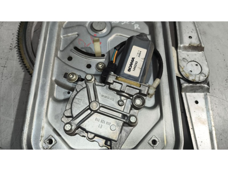 Recambio de elevalunas delantero derecho para scania r i r 500 referencia OEM IAM   