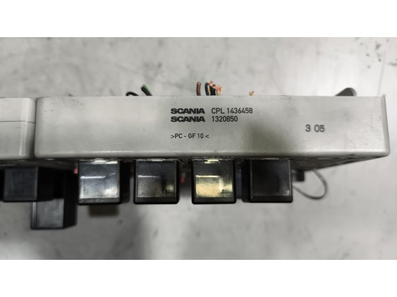 Recambio de caja reles / fusibles para scania 4 - series 164 l/580 referencia OEM IAM 1498931 1436458 