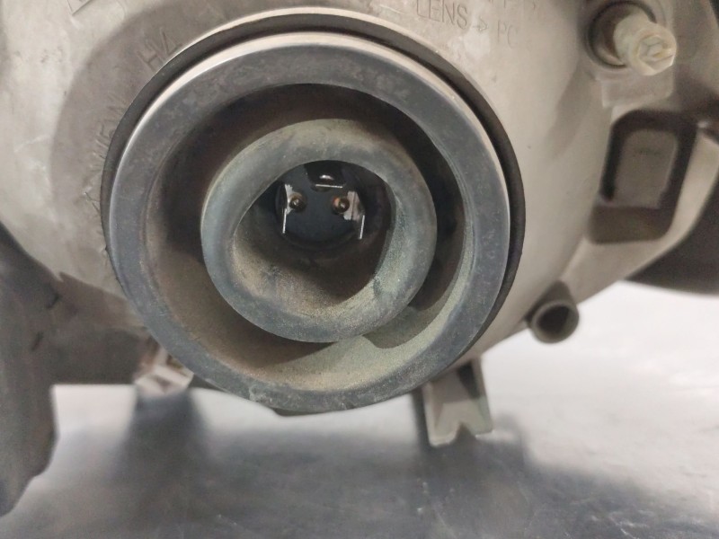 Recambio de faro derecho para opel vivaro a furgoneta (x83) 1.9 dti (f7) referencia OEM IAM 91165720  