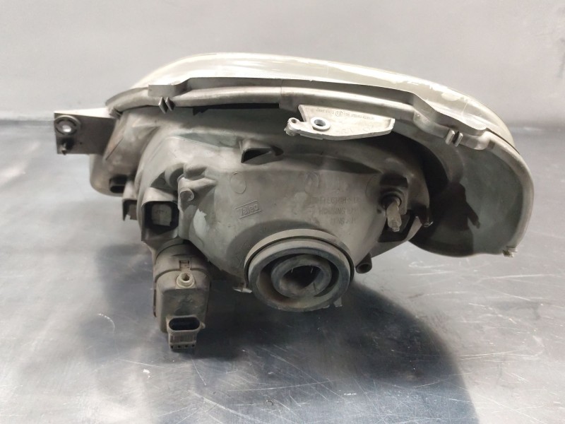 Recambio de faro derecho para opel vivaro a furgoneta (x83) 1.9 dti (f7) referencia OEM IAM 91165720  
