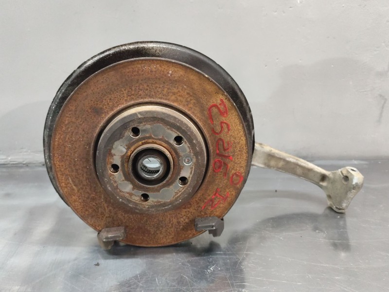 Recambio de mangueta delantera izquierda para audi a4 ber. (b8) básico referencia OEM IAM 8K0407253R  