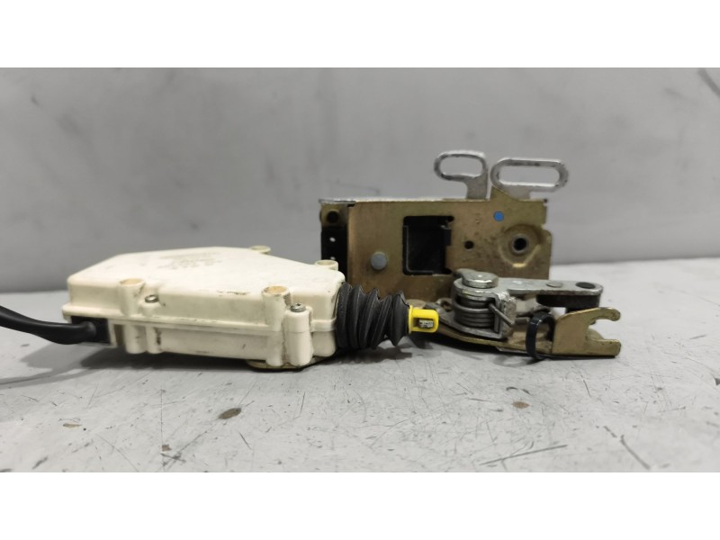 Recambio de cerradura puerta delantera derecha para scania r i r 500 referencia OEM IAM 1940921  