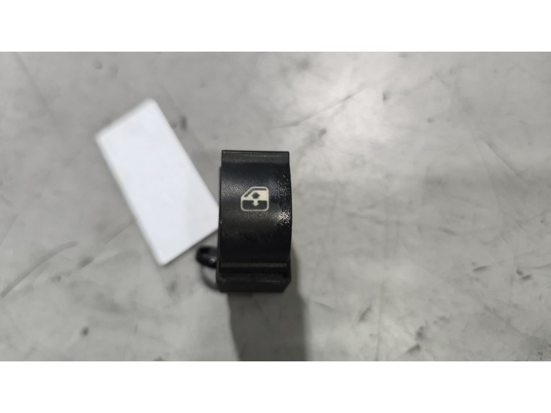 Recambio de mando elevalunas delantero izquierdo para iveco stralis (as) 11.1 diesel referencia OEM IAM 504266733  