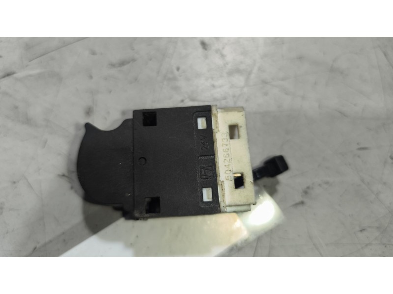 Recambio de mando elevalunas delantero izquierdo para iveco stralis (as) 11.1 diesel referencia OEM IAM 504266733  