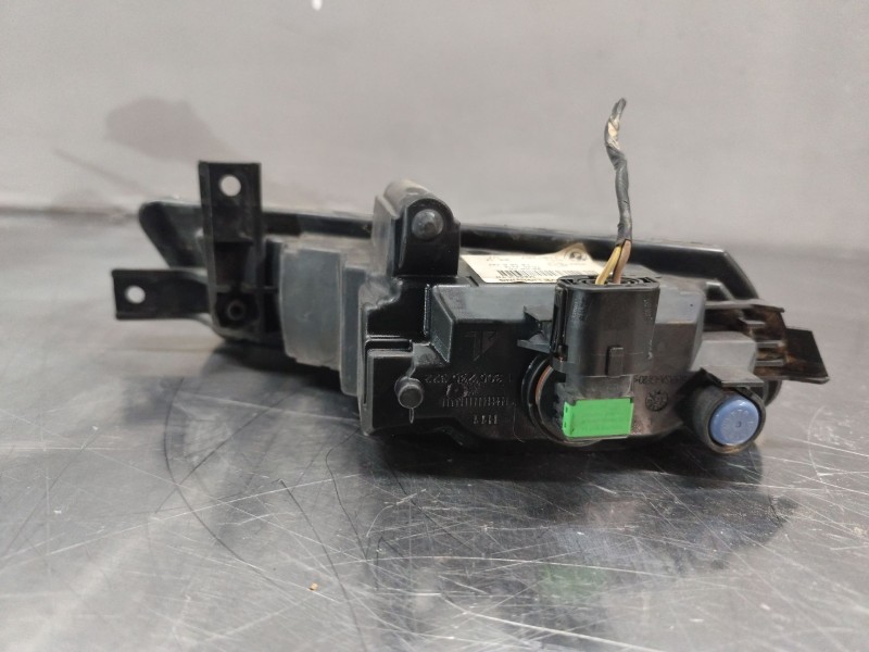 Recambio de faro antiniebla derecho para bmw serie 1 berlina (e81/e87) 120d referencia OEM IAM 0305084001  