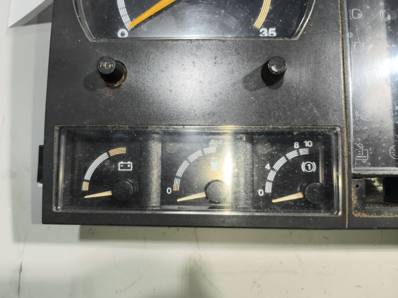 Recambio de cuadro instrumentos para nissan eco - t 135.75/100 kw 4.0 diesel referencia OEM IAM 24810D6301  