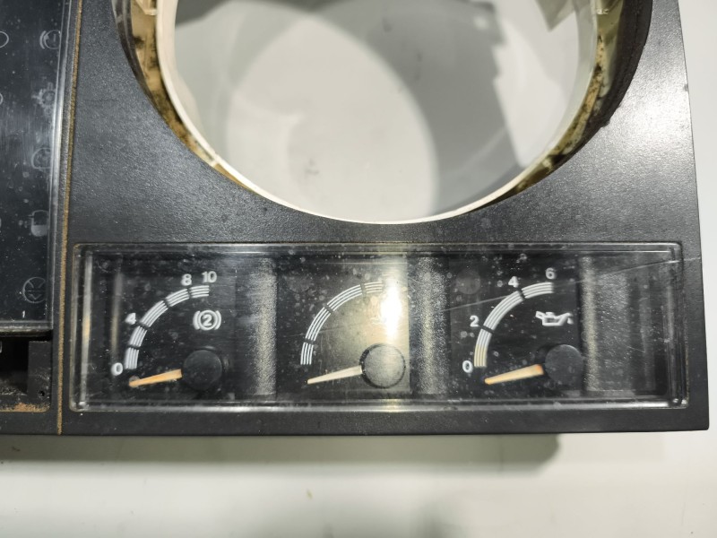 Recambio de cuadro instrumentos para nissan eco - t 135.75/100 kw 4.0 diesel referencia OEM IAM 24810D6301  