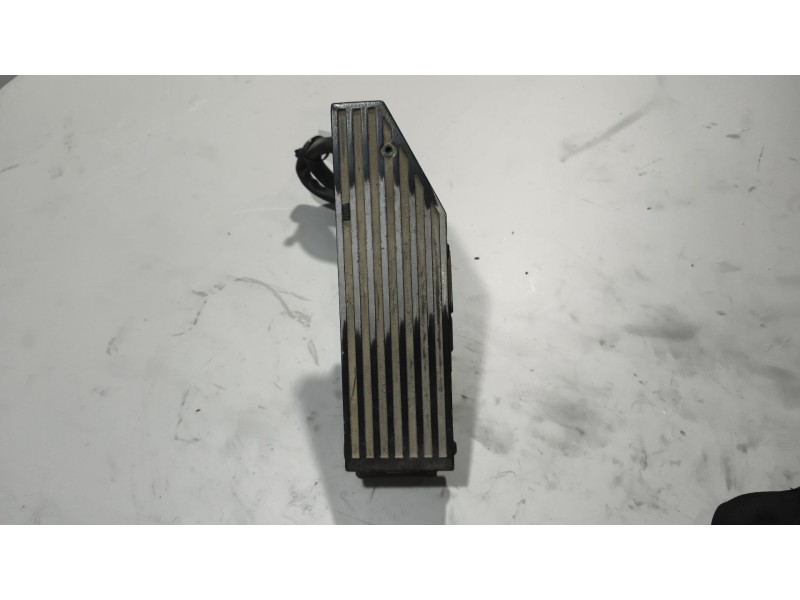 Recambio de pedal acelerador para renault magnum ab diesel referencia OEM IAM 7421111164  