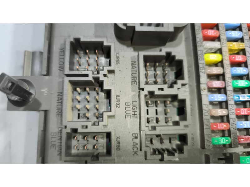 Recambio de caja reles / fusibles para renault magnum ab diesel referencia OEM IAM 7421464562  