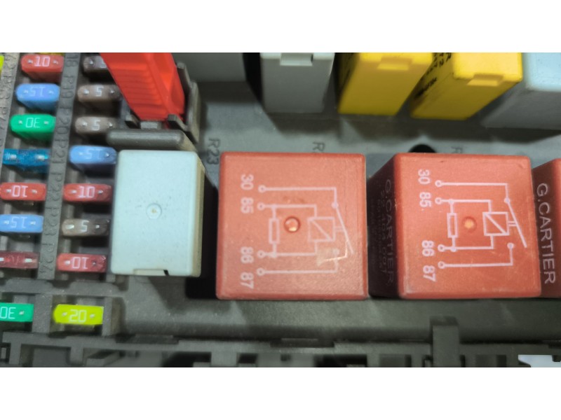Recambio de caja reles / fusibles para renault magnum ab diesel referencia OEM IAM 7421464562  