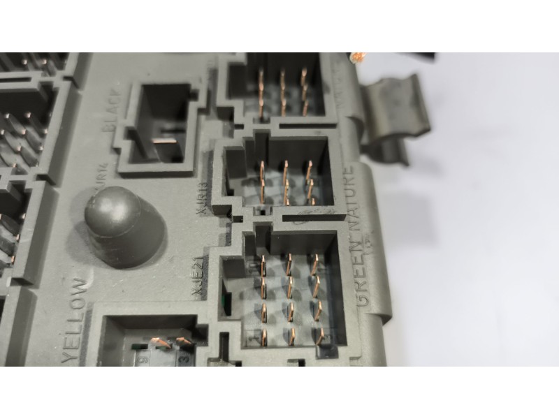 Recambio de caja reles / fusibles para renault magnum ab diesel referencia OEM IAM 7421464562  