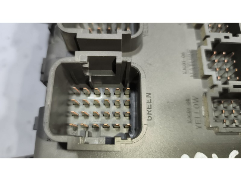 Recambio de caja reles / fusibles para renault magnum ab diesel referencia OEM IAM 7421464562  