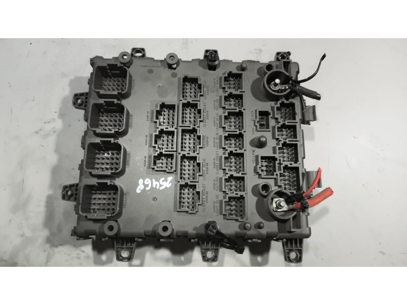 Recambio de caja reles / fusibles para renault magnum ab diesel referencia OEM IAM 7421464562  