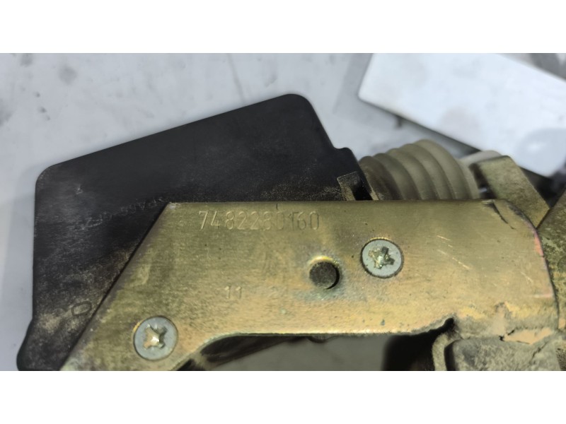 Recambio de cerradura puerta delantera derecha para renault magnum ab diesel referencia OEM IAM 7482280160  