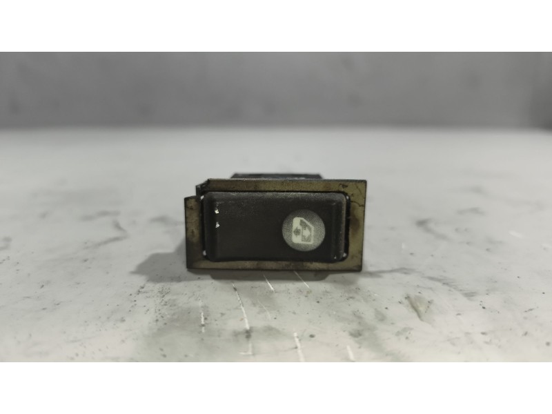 Recambio de mando elevalunas delantero derecho para renault magnum ab diesel referencia OEM IAM   