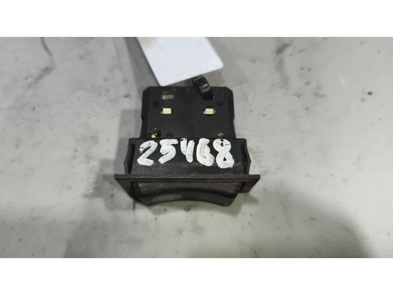 Recambio de mando elevalunas delantero derecho para renault magnum ab diesel referencia OEM IAM   