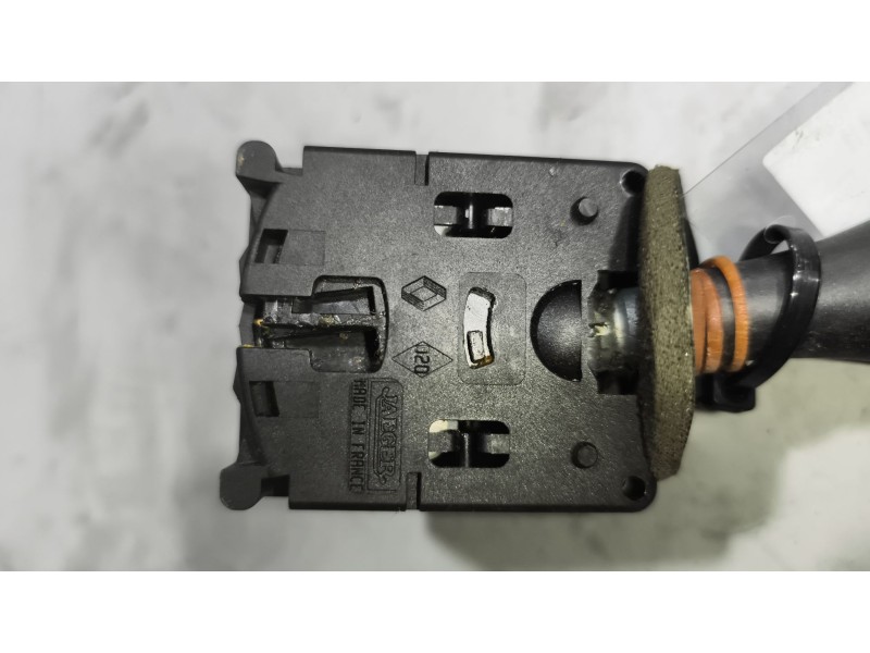 Recambio de mando intermitentes para renault magnum ab diesel referencia OEM IAM 5010589561  