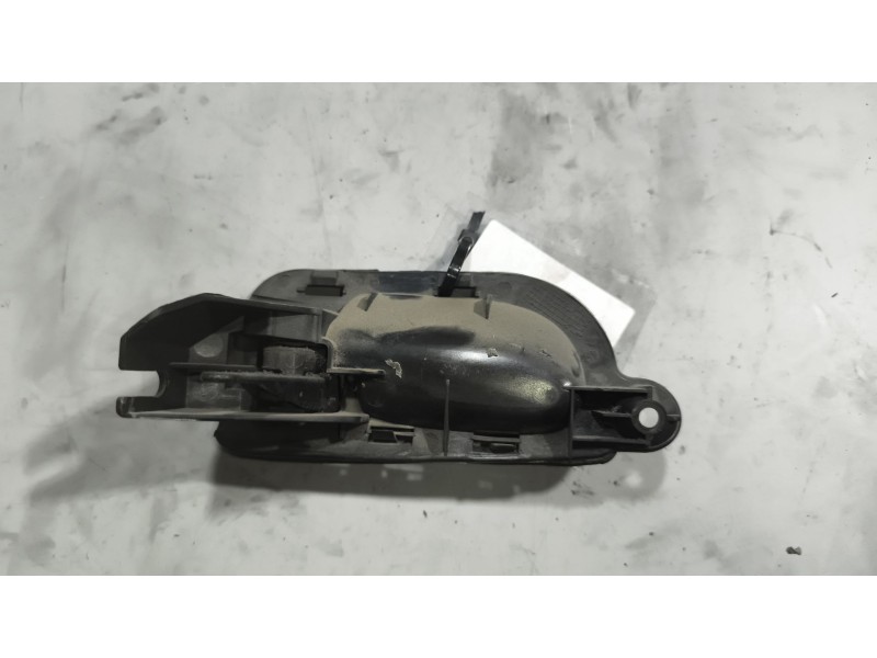 Recambio de maneta interior delantera derecha para renault magnum ab diesel referencia OEM IAM   