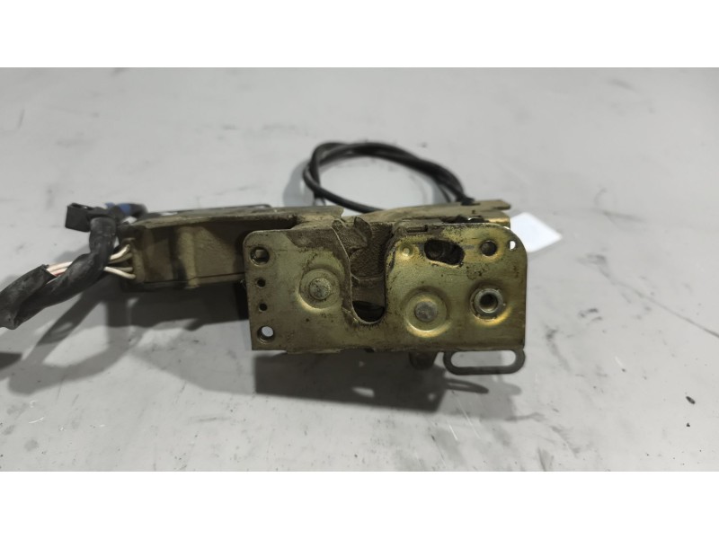 Recambio de cerradura puerta delantera derecha para renault magnum ab diesel referencia OEM IAM 7482280160  