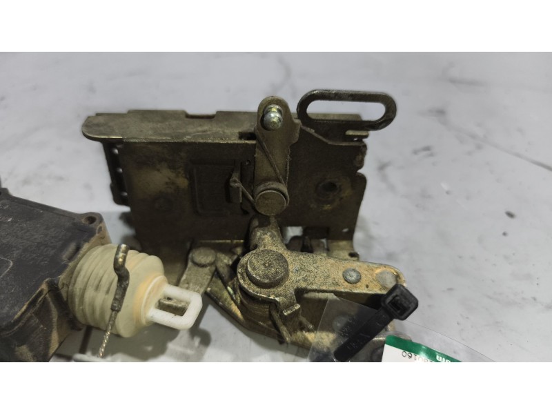 Recambio de cerradura puerta delantera derecha para renault magnum ab diesel referencia OEM IAM 7482280160  