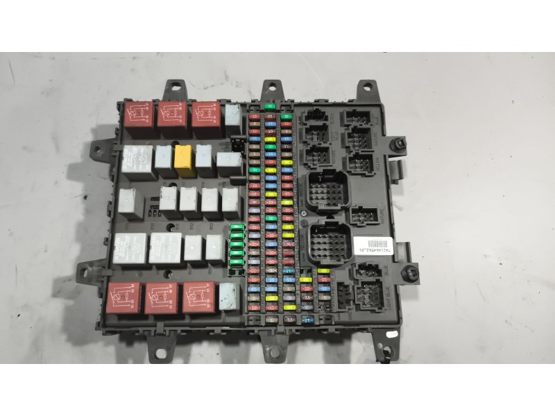 Recambio de caja reles / fusibles para renault magnum ab diesel referencia OEM IAM 7421464562  