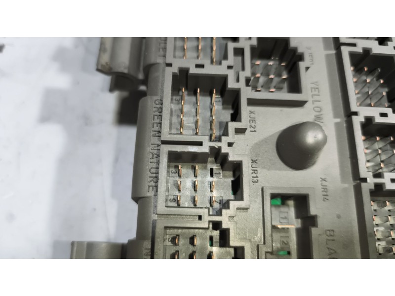 Recambio de caja reles / fusibles para renault magnum ab diesel referencia OEM IAM 7421464562  