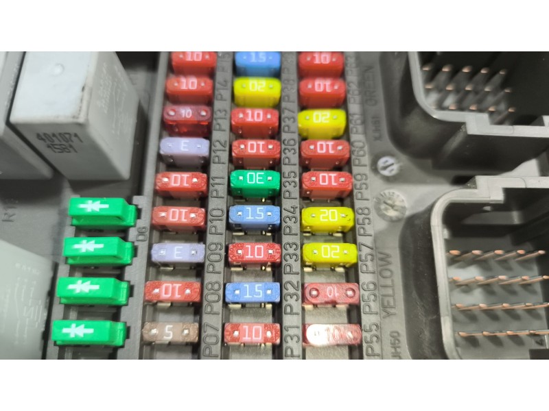 Recambio de caja reles / fusibles para renault magnum ab diesel referencia OEM IAM 7421464562  