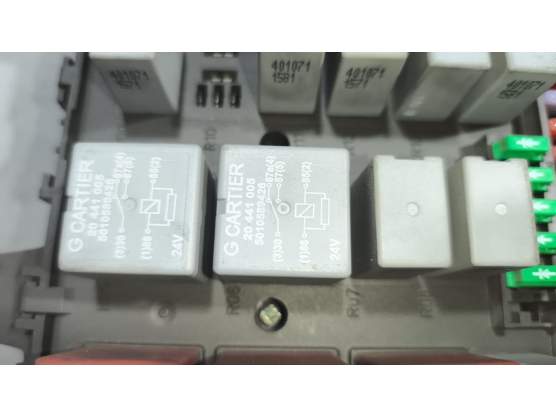 Recambio de caja reles / fusibles para renault magnum ab diesel referencia OEM IAM 7421464562  