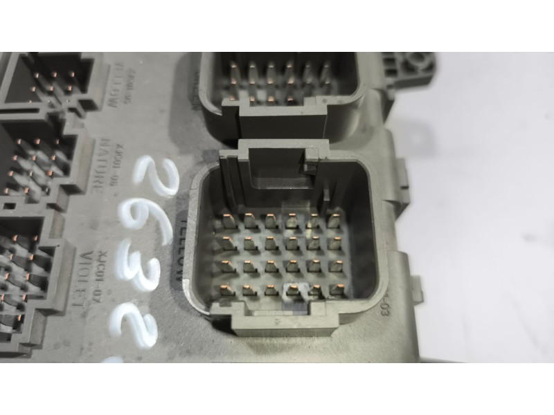 Recambio de caja reles / fusibles para renault magnum ab diesel referencia OEM IAM 7421464562  