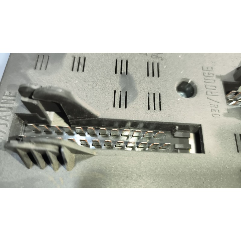 Recambio de caja reles / fusibles para daf serie lf45.xxx desde 06 6.7 diesel referencia OEM IAM 7420792050  