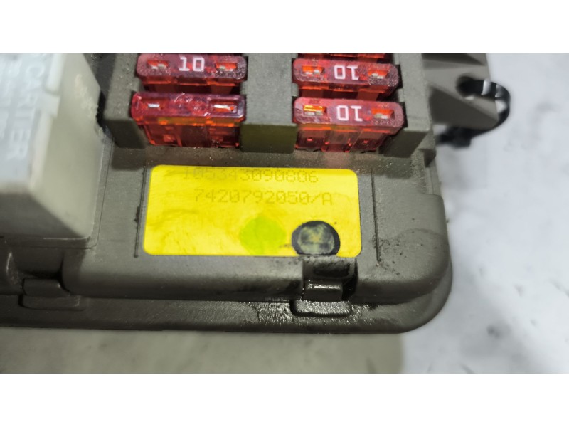 Recambio de caja reles / fusibles para daf serie lf45.xxx desde 06 6.7 diesel referencia OEM IAM 7420792050  