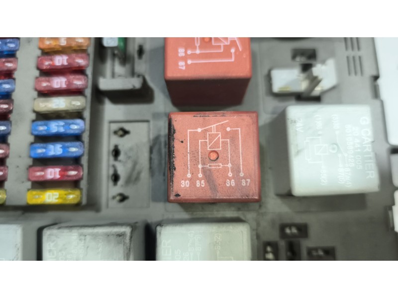 Recambio de caja reles / fusibles para daf serie lf45.xxx desde 06 6.7 diesel referencia OEM IAM 7420792050  