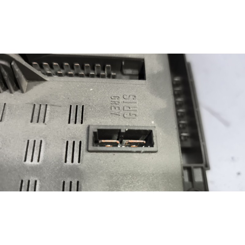 Recambio de caja reles / fusibles para daf serie lf45.xxx desde 06 6.7 diesel referencia OEM IAM 7420792050  