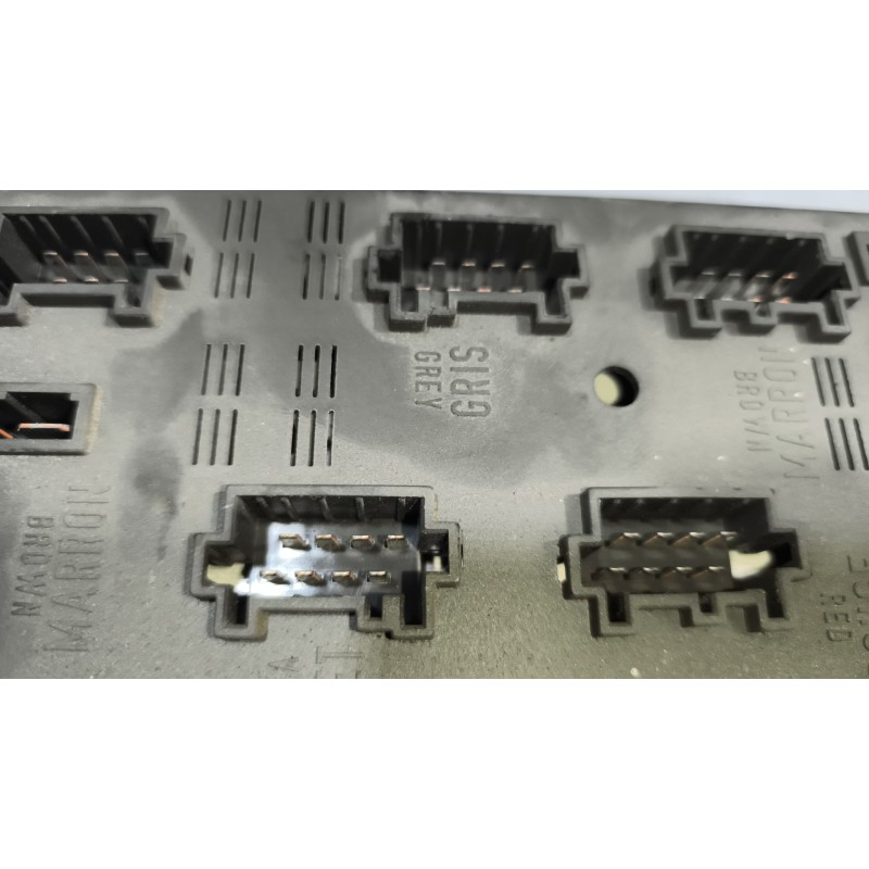 Recambio de caja reles / fusibles para daf serie lf45.xxx desde 06 6.7 diesel referencia OEM IAM 7420792050  