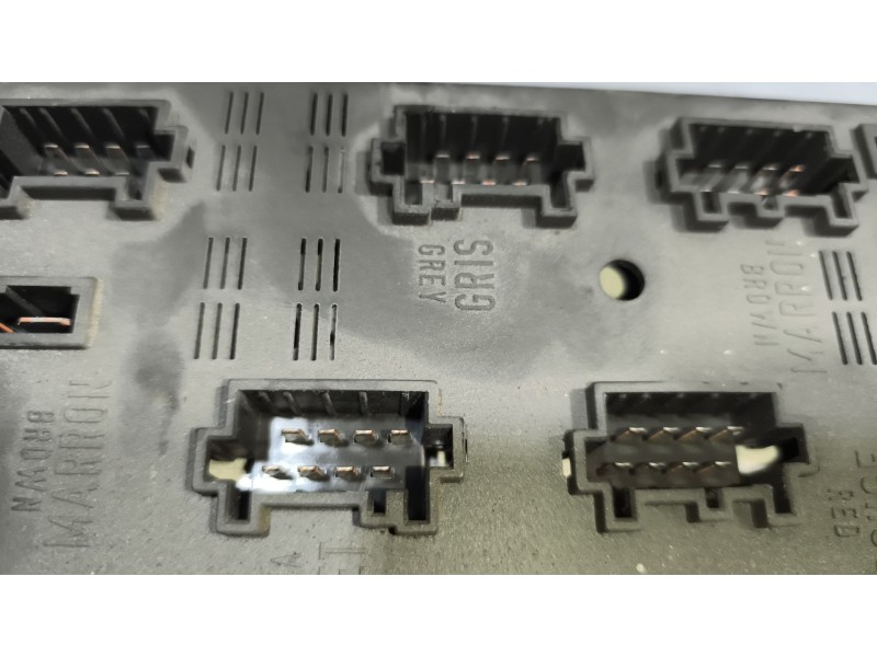 Recambio de caja reles / fusibles para daf serie lf45.xxx desde 06 6.7 diesel referencia OEM IAM 7420792050  