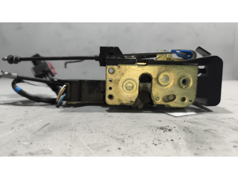 Recambio de cerradura puerta delantera izquierda para renault midlum fg xxx.10    e5 corto referencia OEM IAM 7420864256  