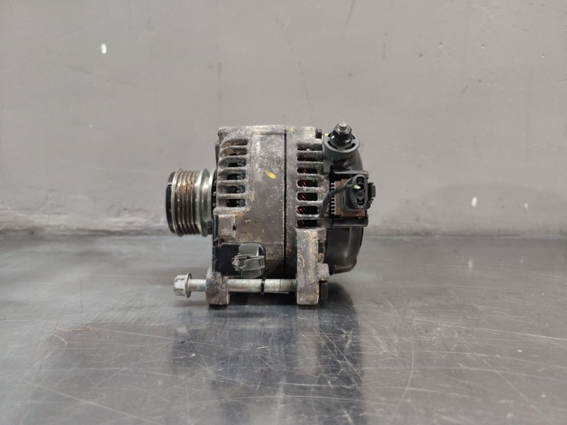 Recambio de alternador para hyundai tucson (tl, tle) 1.7 crdi referencia OEM IAM 373002A700  