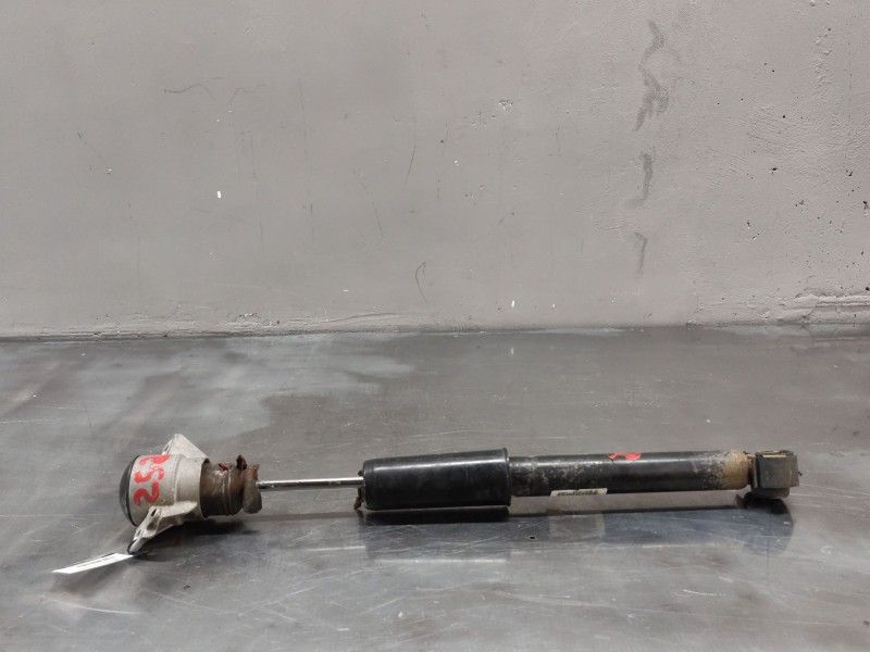 Recambio de amortiguador trasero derecho para audi a4 ber. (b8) básico referencia OEM IAM 8k0513035R  