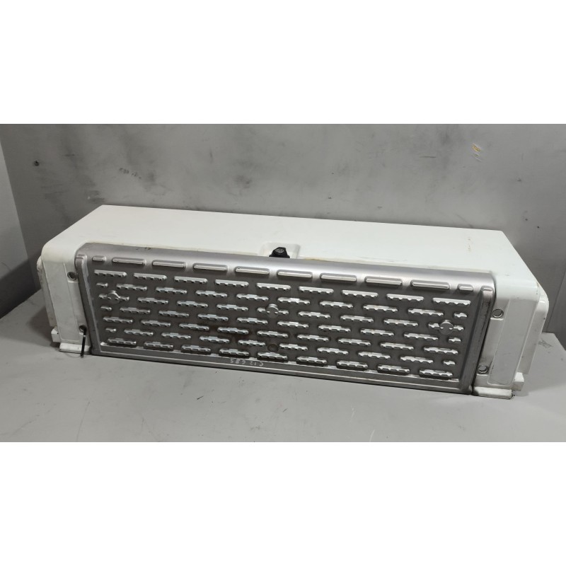 Recambio de moldura trasera cabina para renault magnum ab 2005 12.0 diesel referencia OEM IAM 5010574321 500938738 5000938580